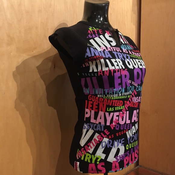 🌲NEVER WORN RARE ALMOST VINTAGE QUEEN T-SHIRT🌲 - Picture 3 of 8